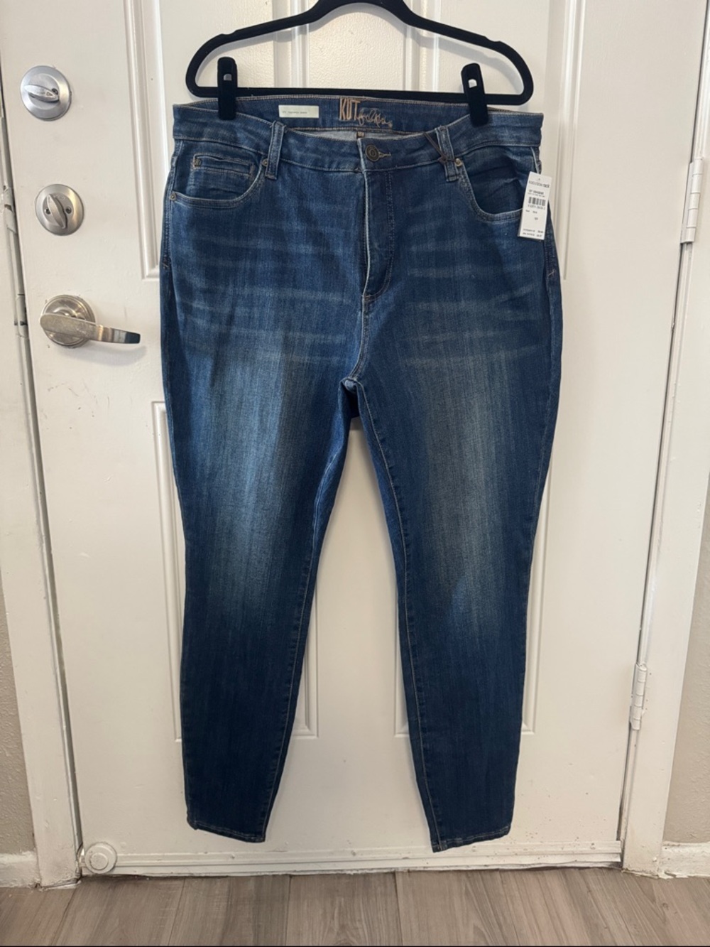 Kut from the Kloth Skinny Jeans in Dark Wash Blue